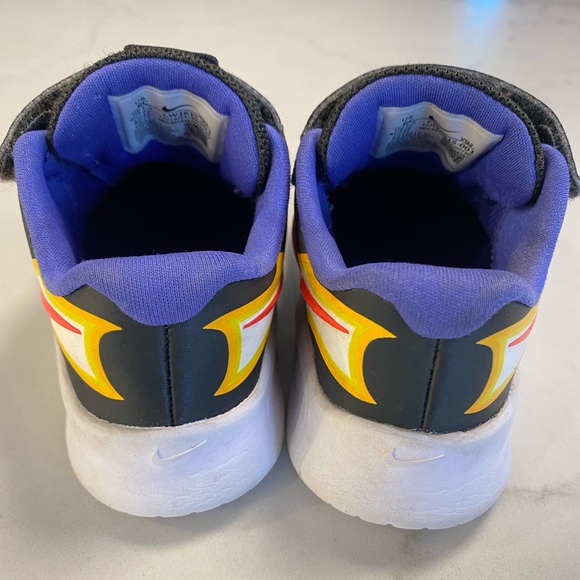 Nike Flame Running Shoes - Picture 2 of 8